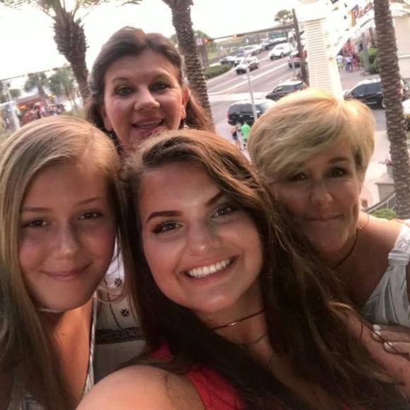 Meet your Posher, Kendall - Picture 1 of 1